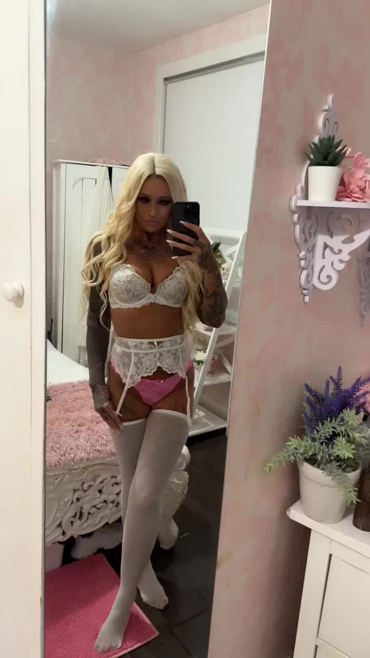 @Blondie
