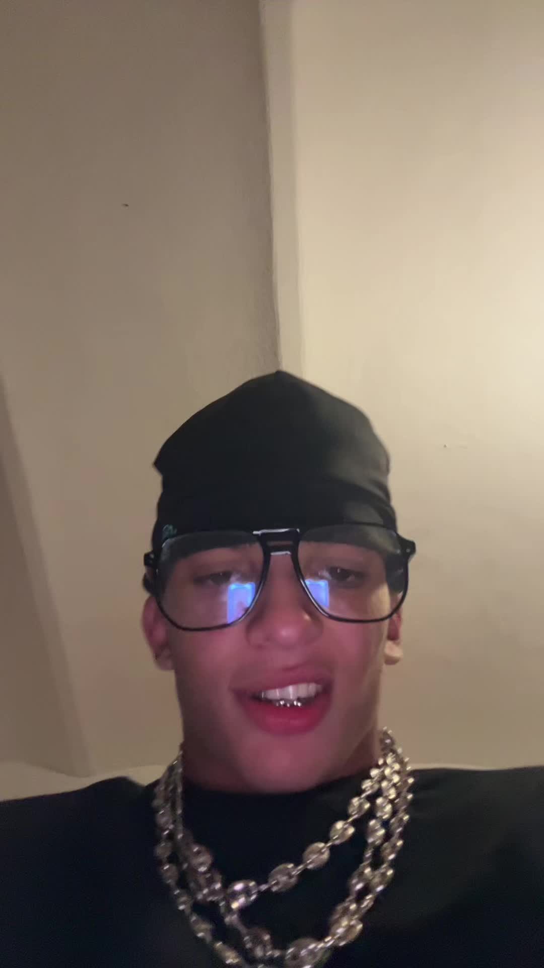 @walloma_