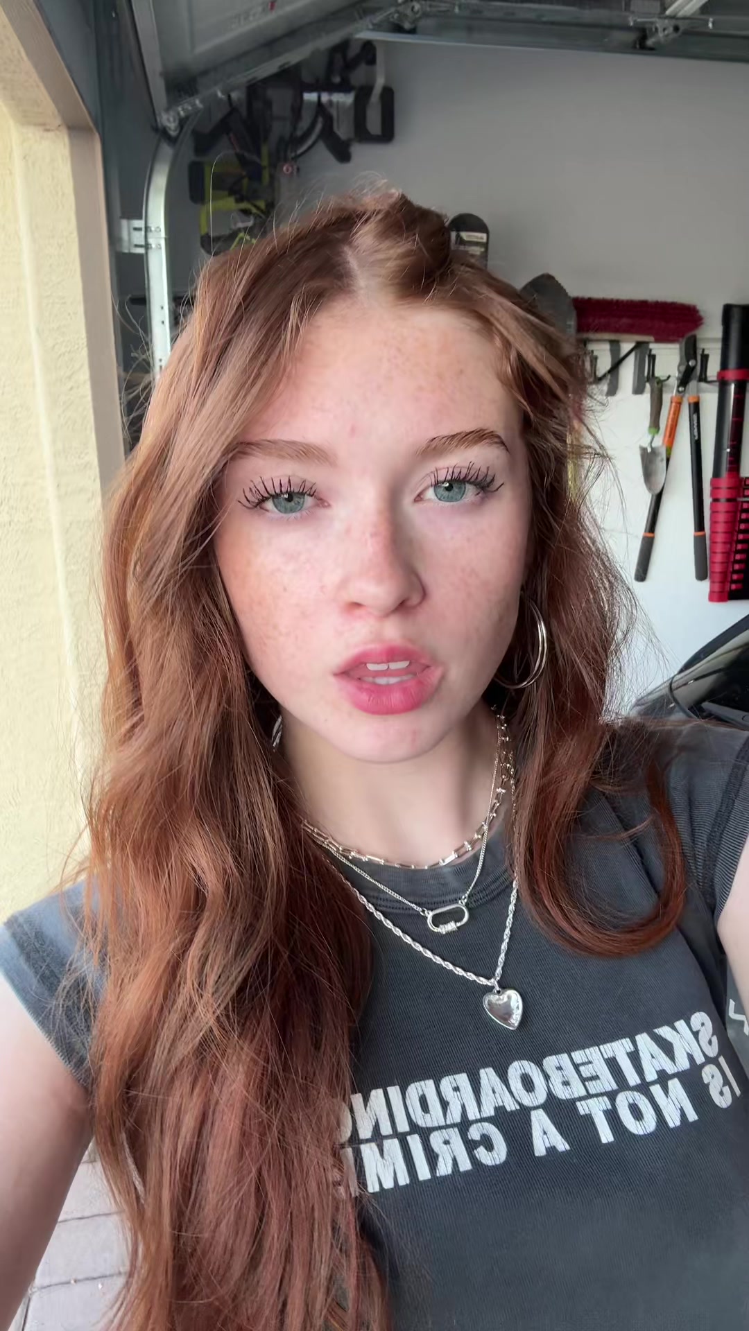 @bella