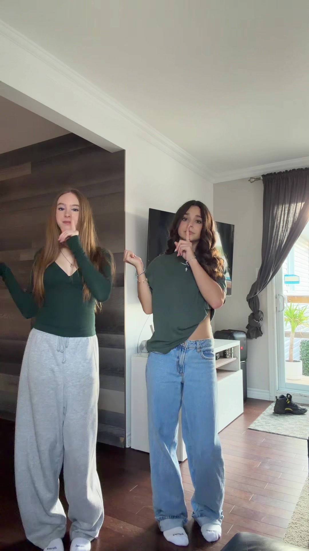 @𝓜𝓲𝓪&𝓡𝓸𝓼𝓪&𝓛𝓪𝓾𝓻𝓲𝓮