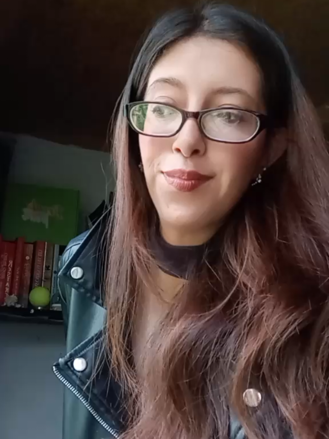 @Esther📚🧿🌻