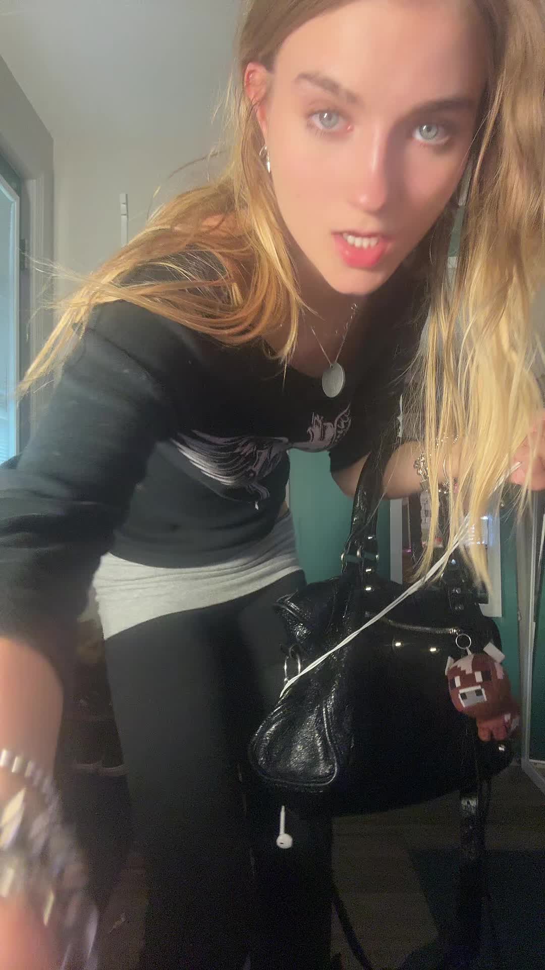 @elladaveyyyy