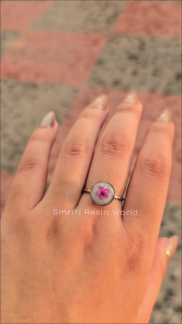 @Smriti Resin World 🥀✨
