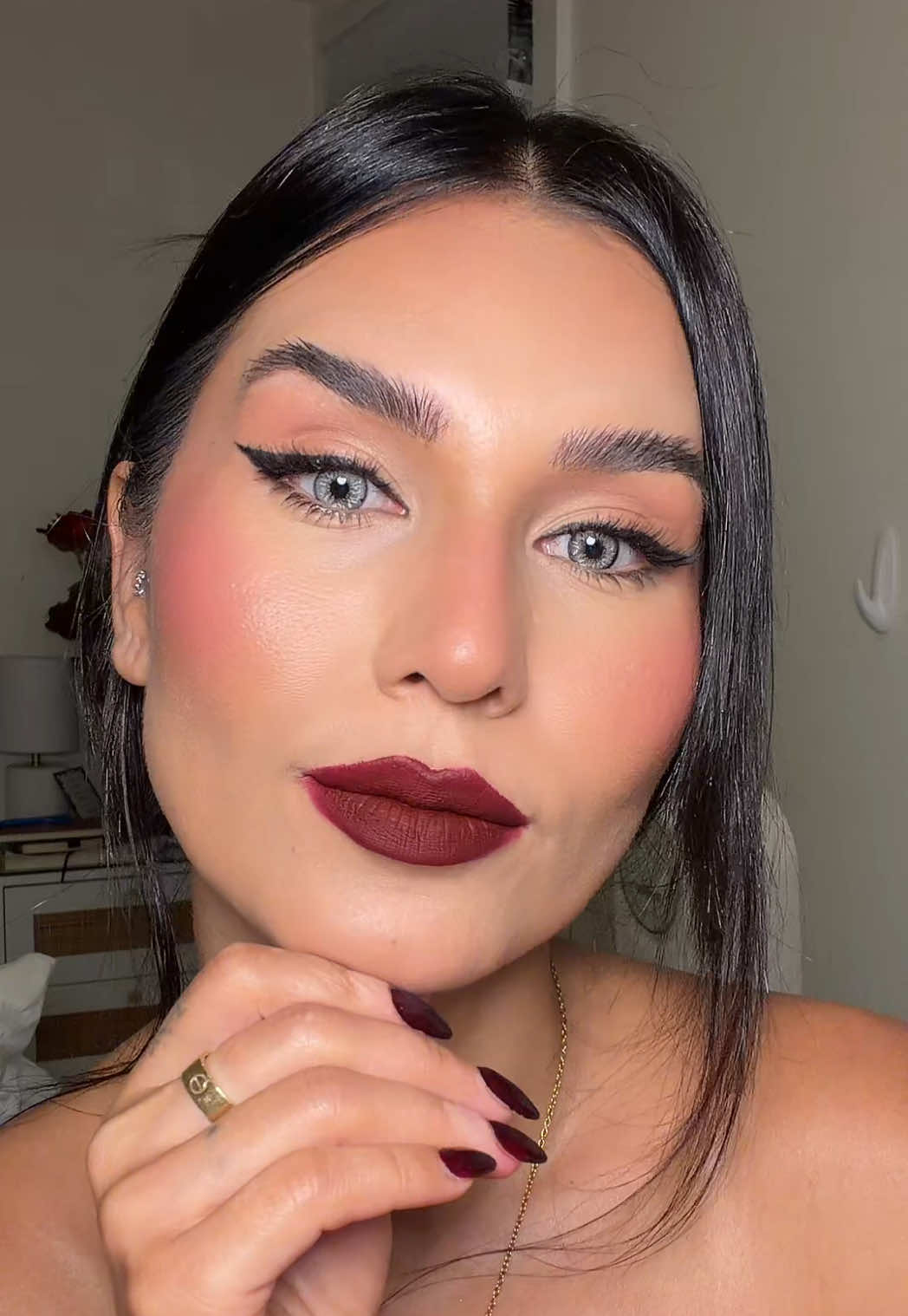 @Thelayora