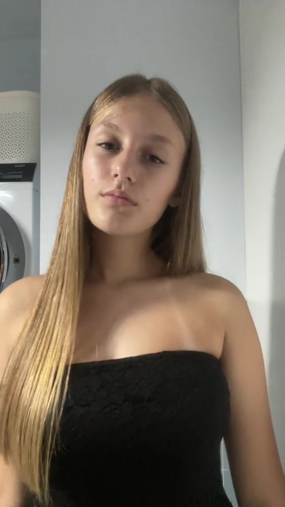 @𝑬𝑳𝑬💕