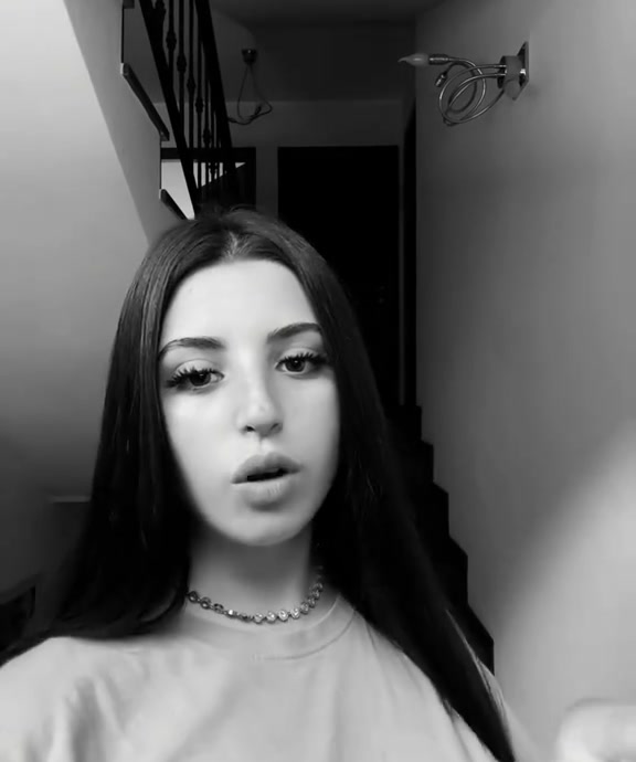 @👧🏻🌟