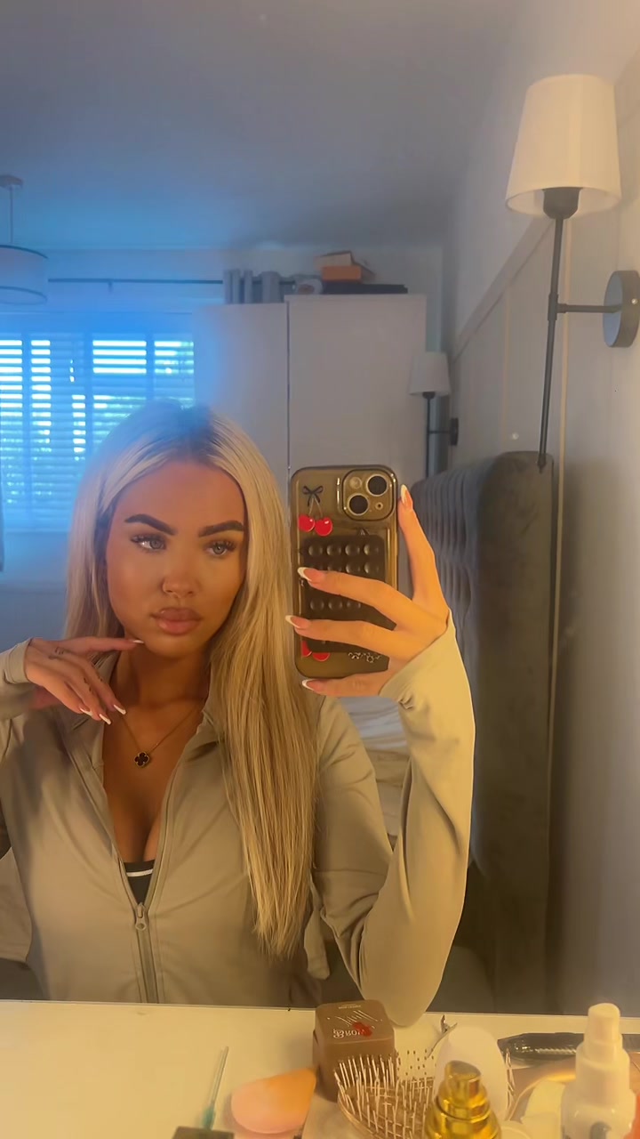 @elliesouthgate1