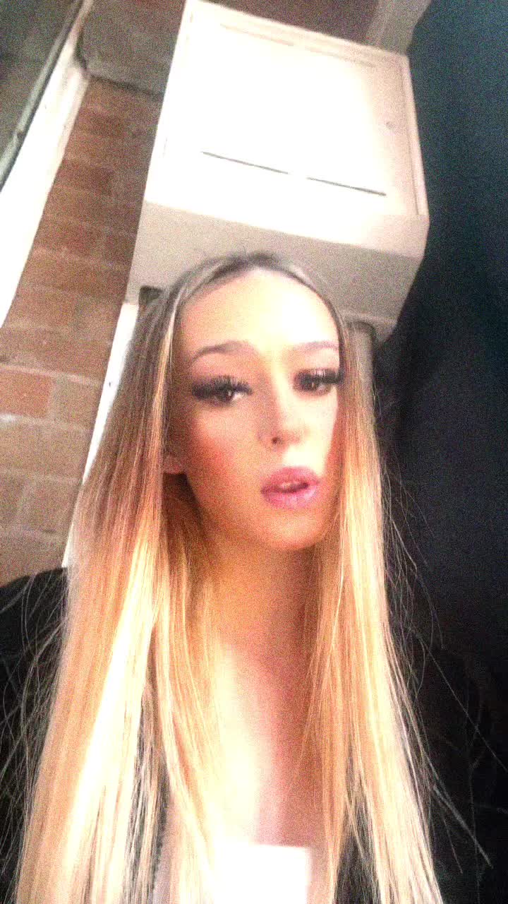 @elleahmelling