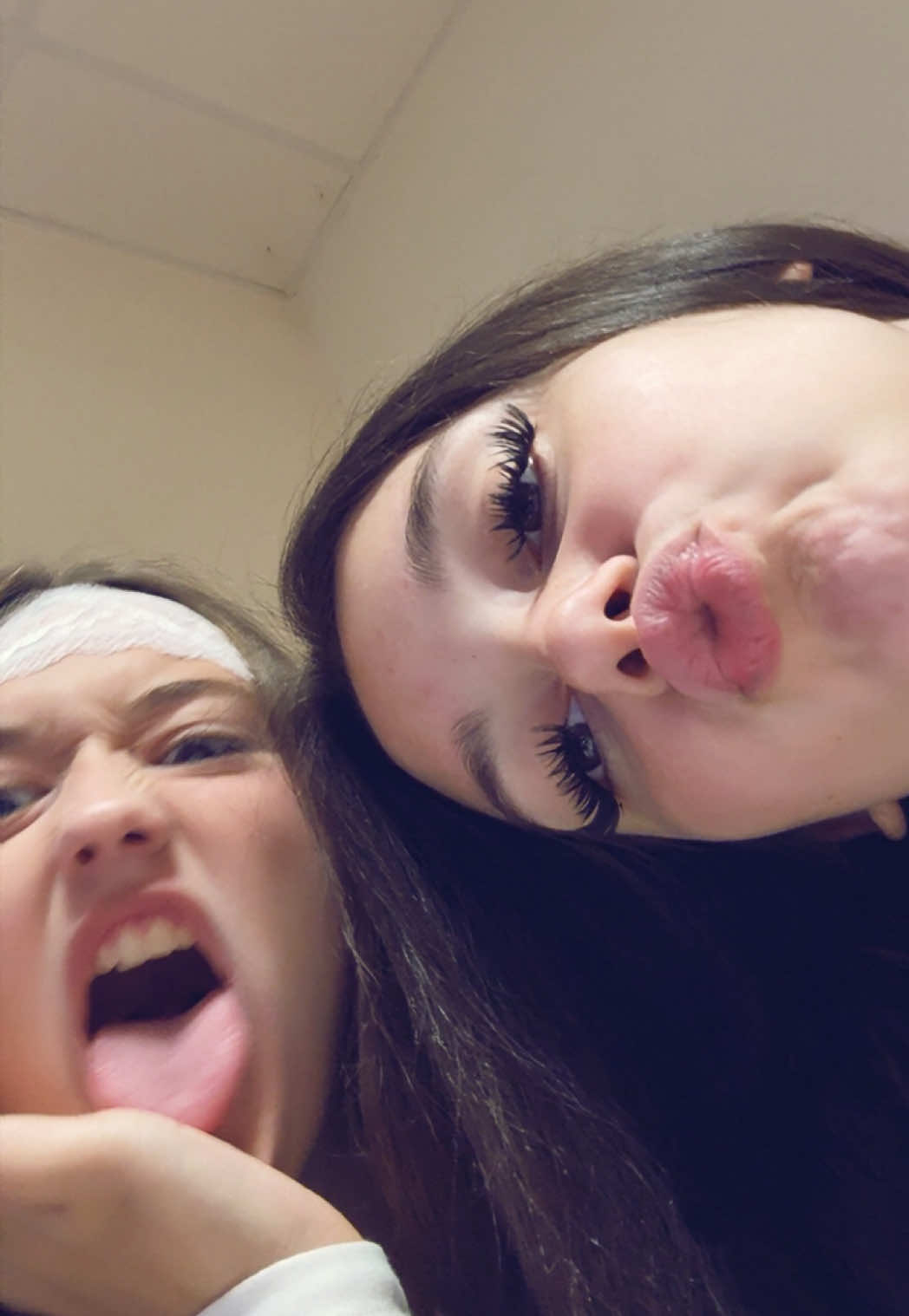 @𝑪𝒉𝒂𝒓𝒍𝒐𝒕𝒕𝒆♡︎
