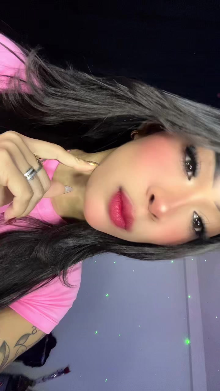@Stefany Bella👑💄