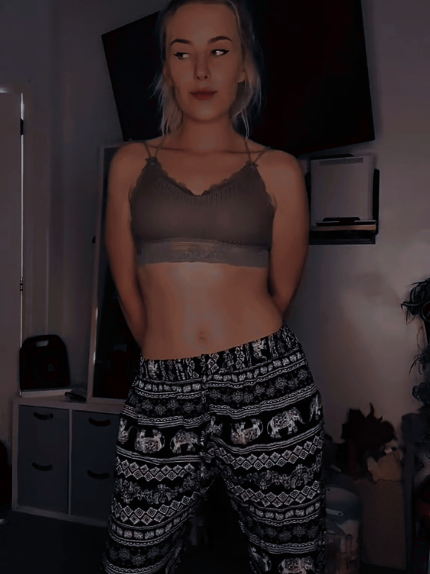 @Bee 🦇🖤
