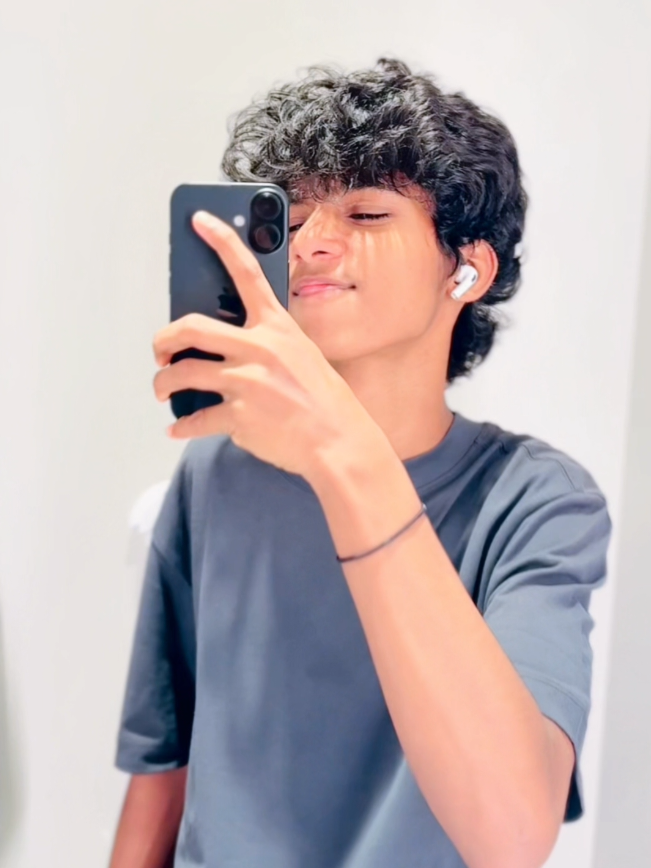 @𝑲𝒂𝒖𝒔𝒉𝒛 🦢ᥫ᭡.