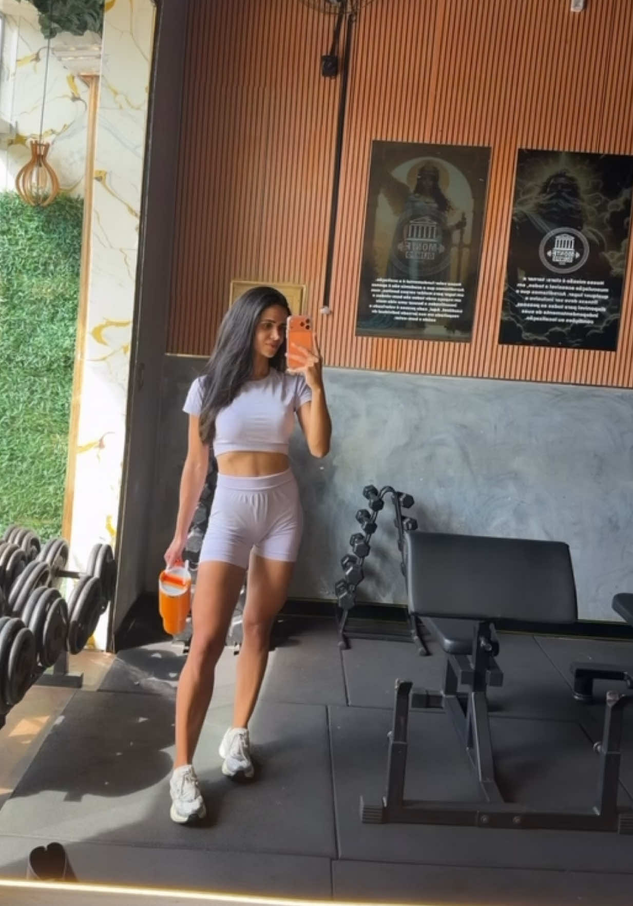 @Paola 👑