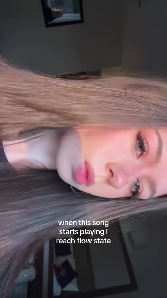 @𑣲𝄞lolarae