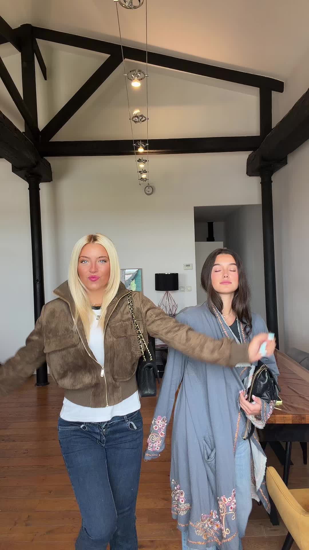 @lolapolicand___