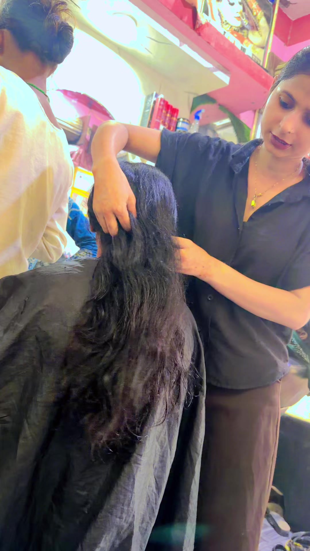 @Radhika beauty parlour paraul