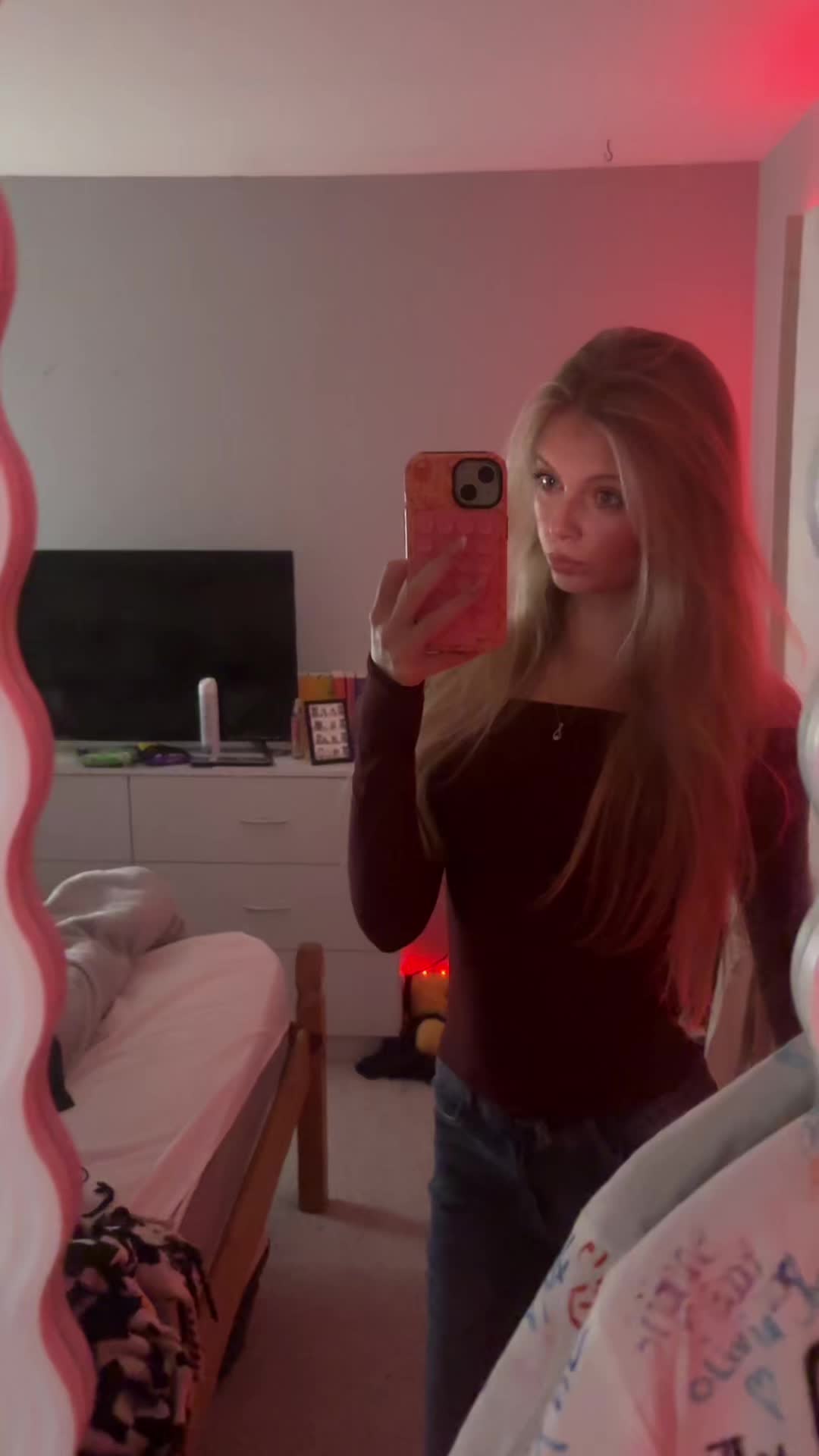 @𝐜𝐡𝐥𝐨🩶
