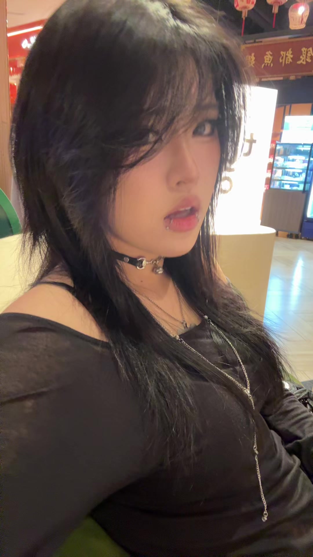 @⃟