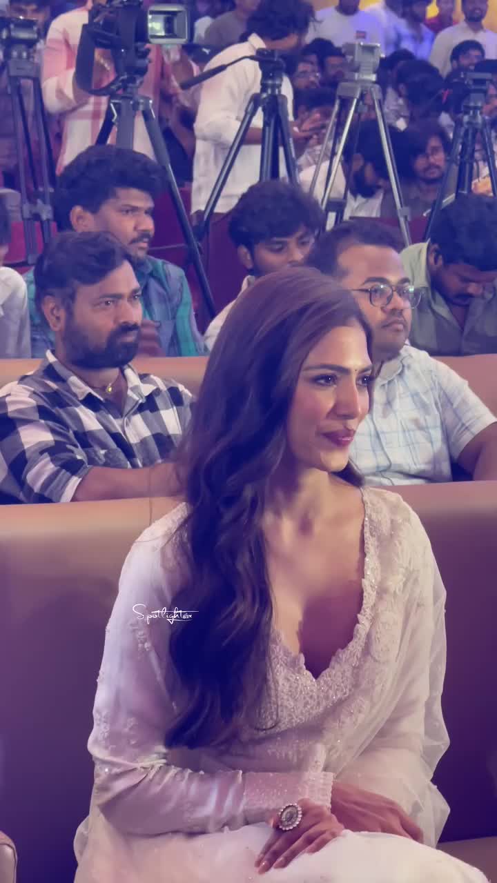 @Malavika Mohanan 💫