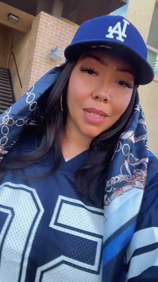 @KrystinaB 🦅🖤
