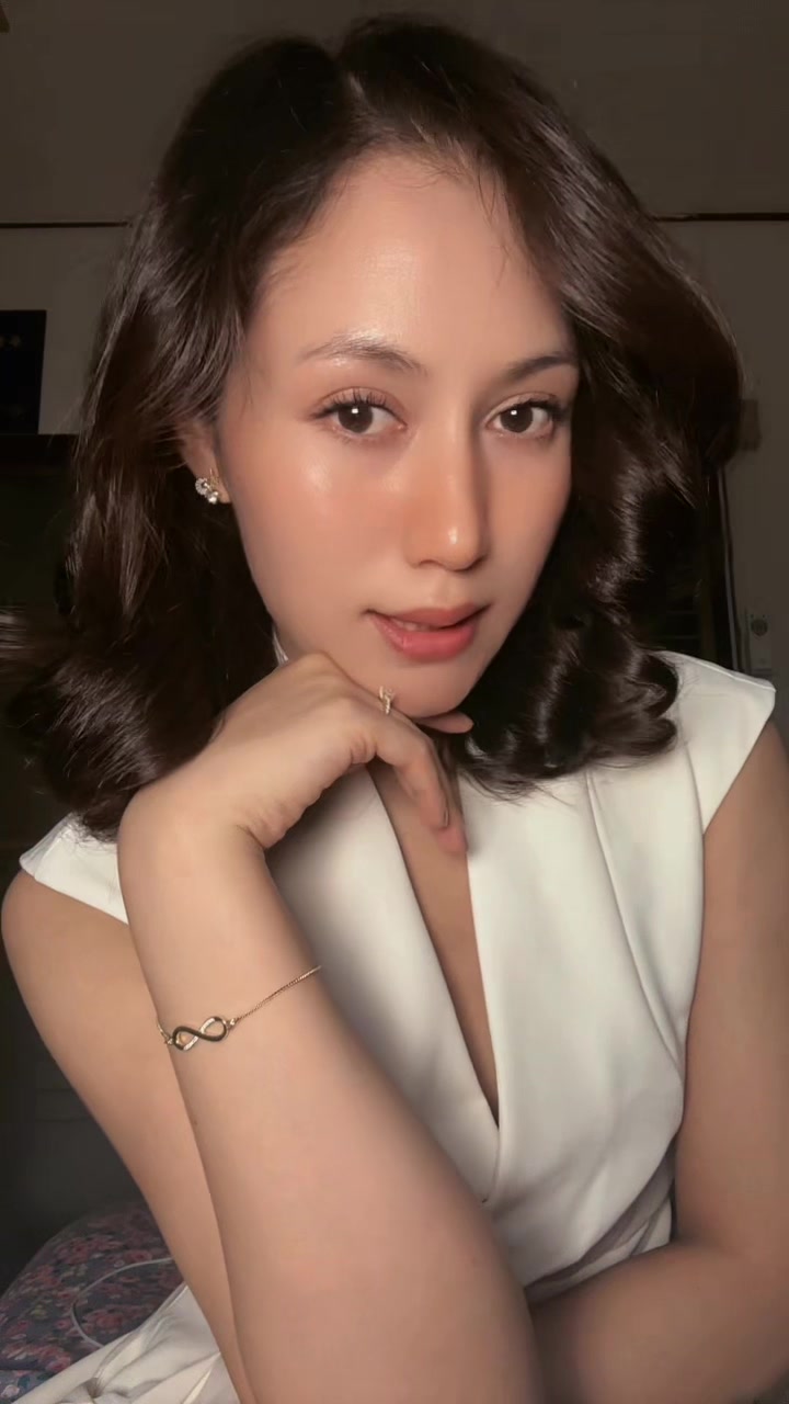 @𝓜𝓾𝓷𝓪 𓂃 𝜗𝜚♡