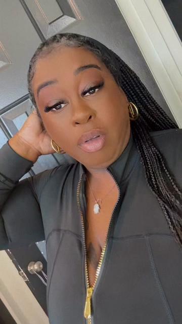 @AmomentWithDanni