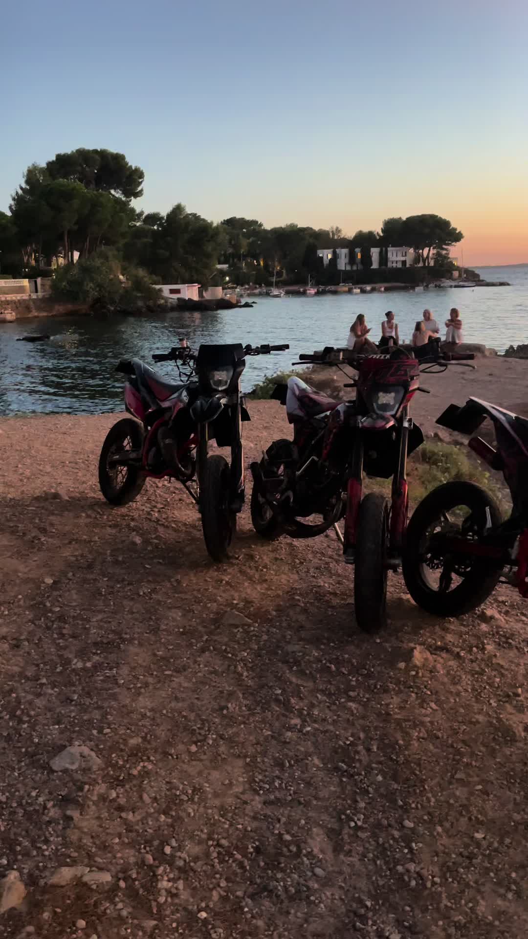 @🚛&mdash;>🏍️&mdash;>💙
