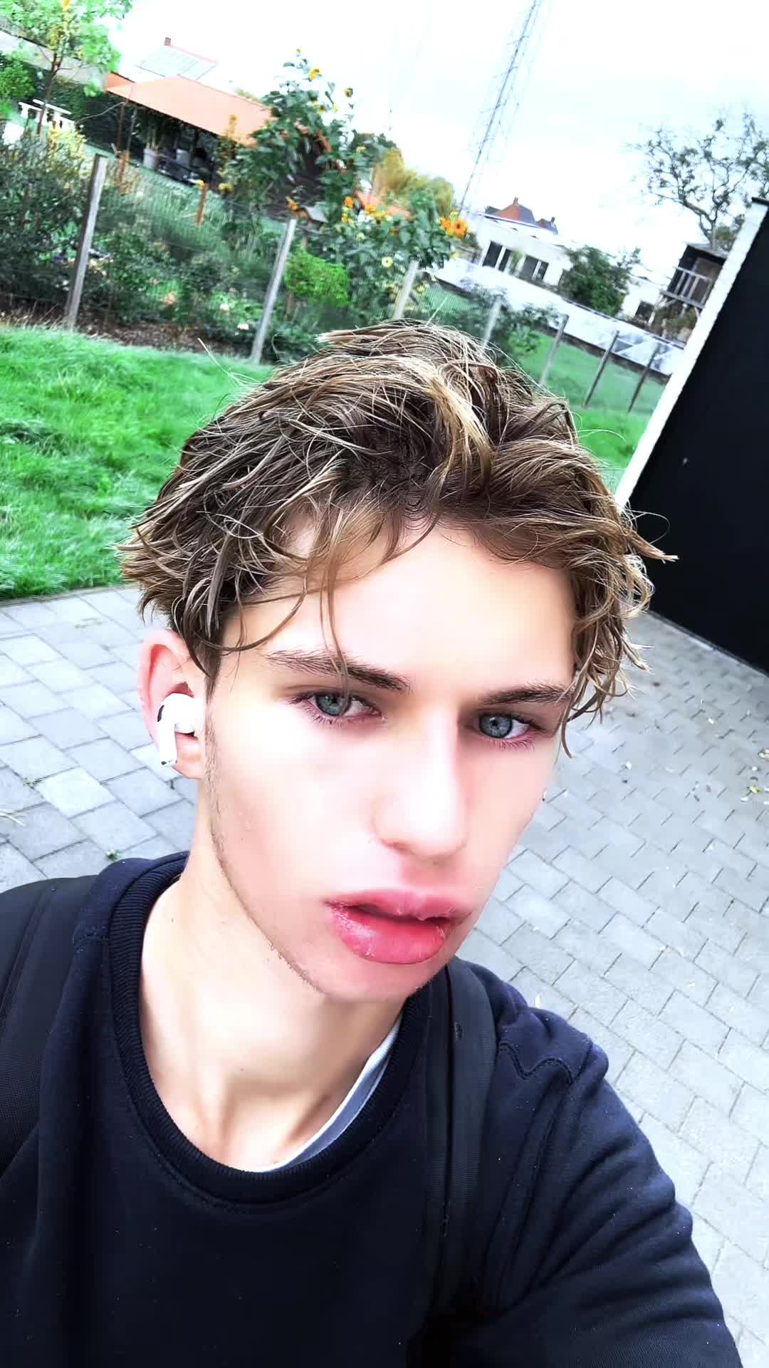 @L O W I E K