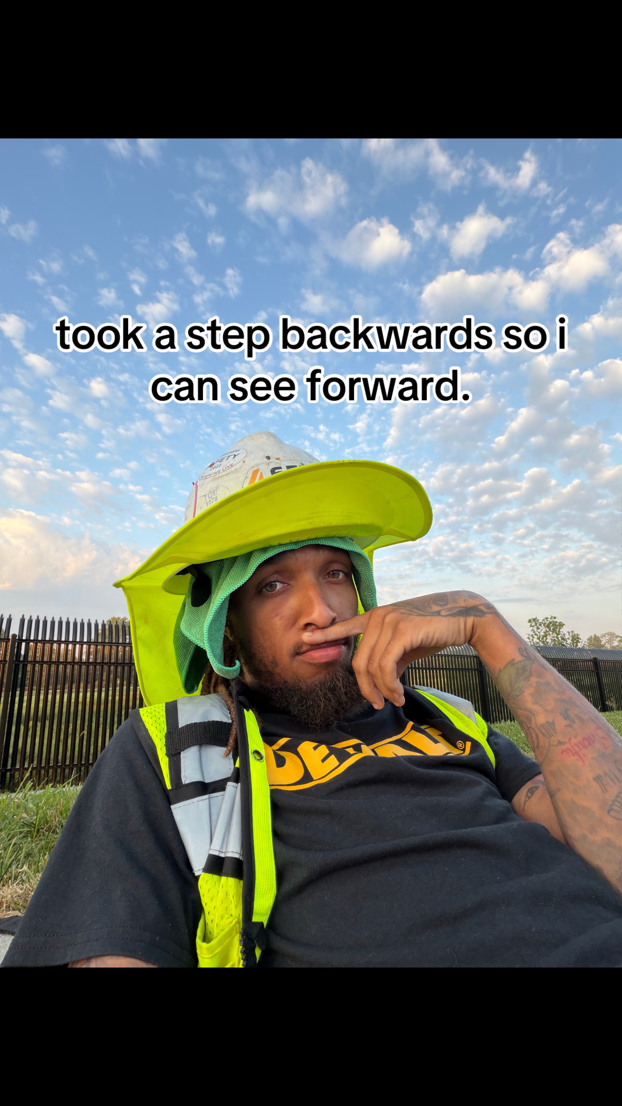 @⃟