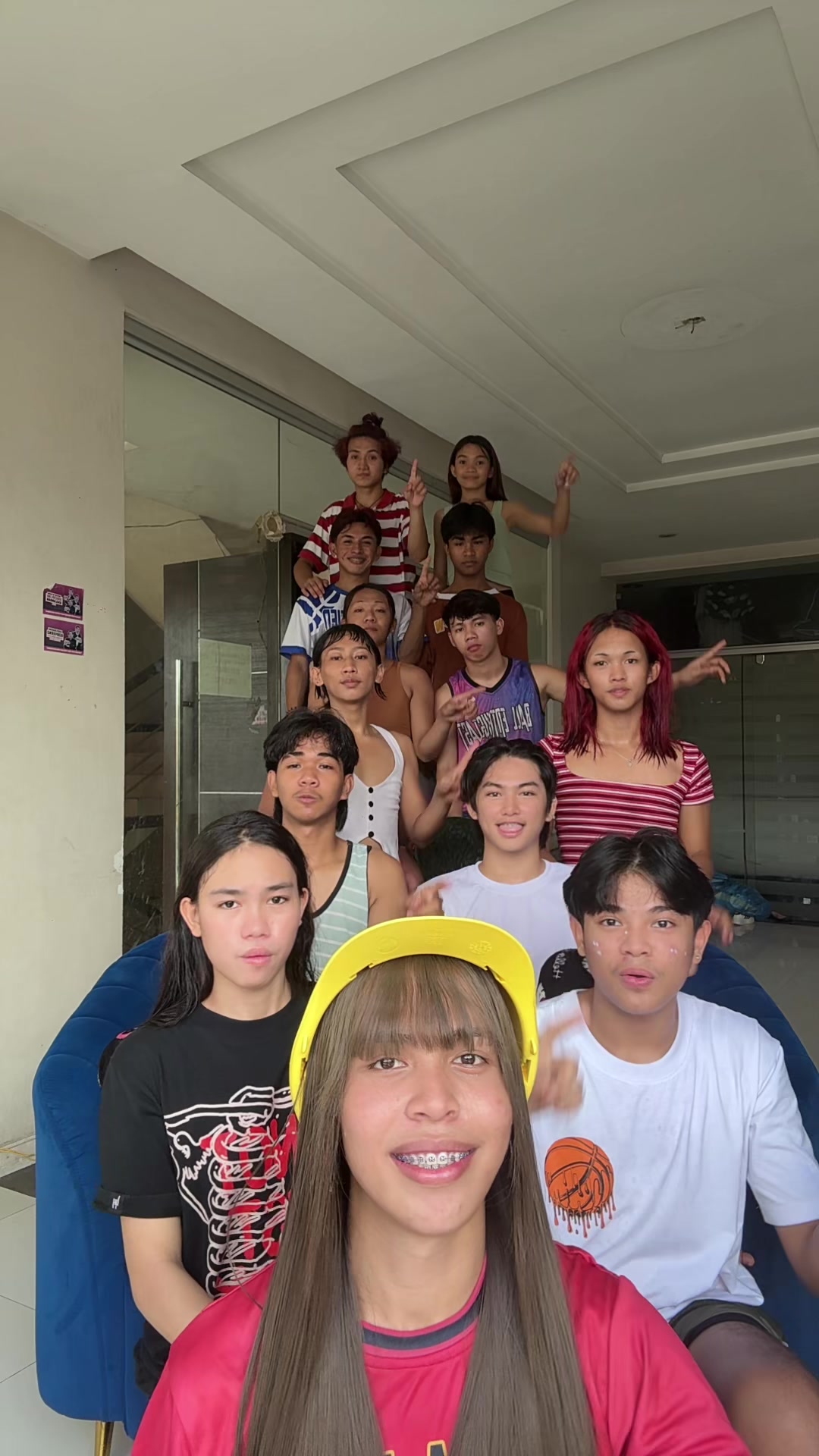 @MOMSHIE ACTOR