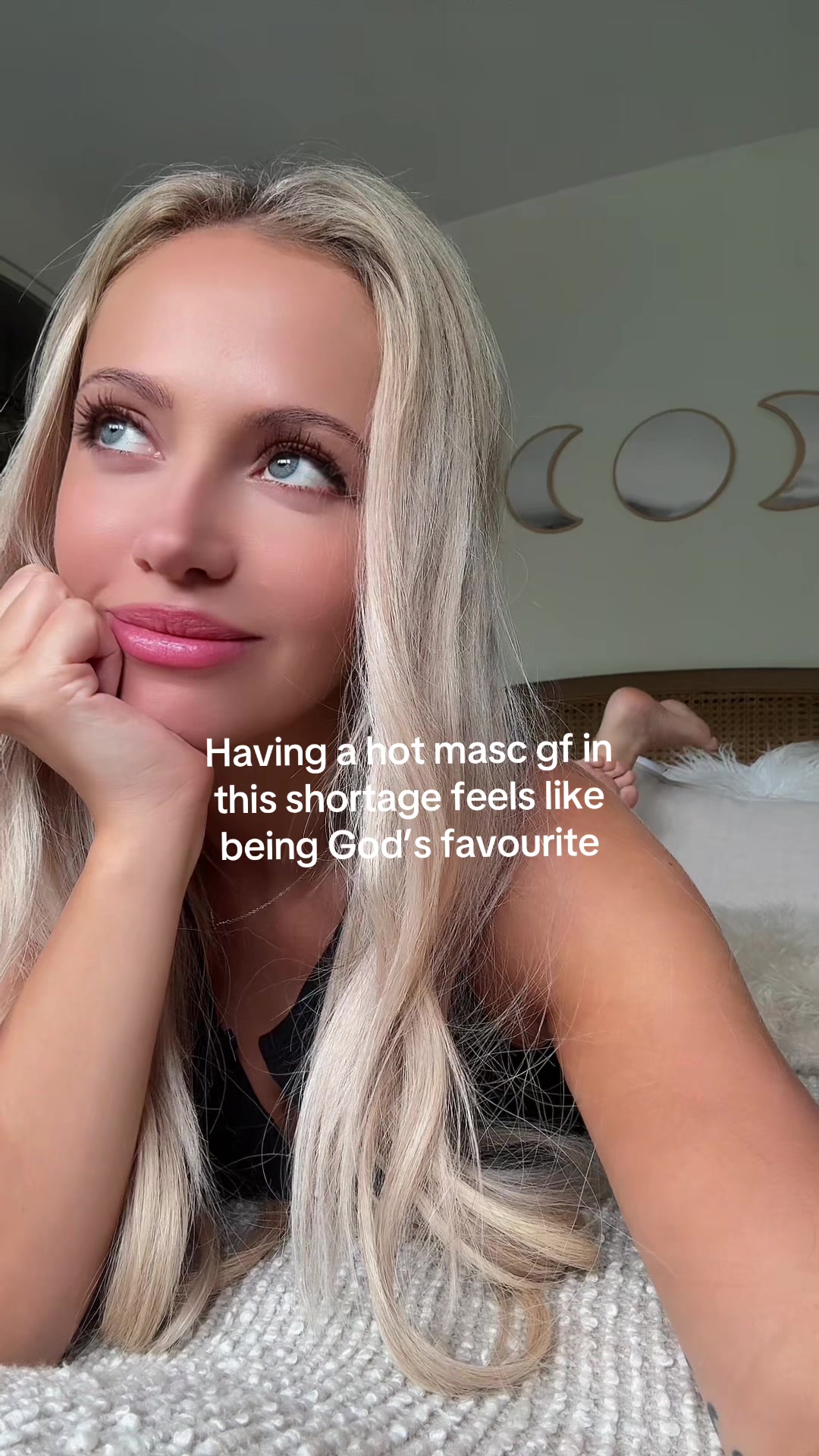 @Lisa J Evans sapphic author ⚢