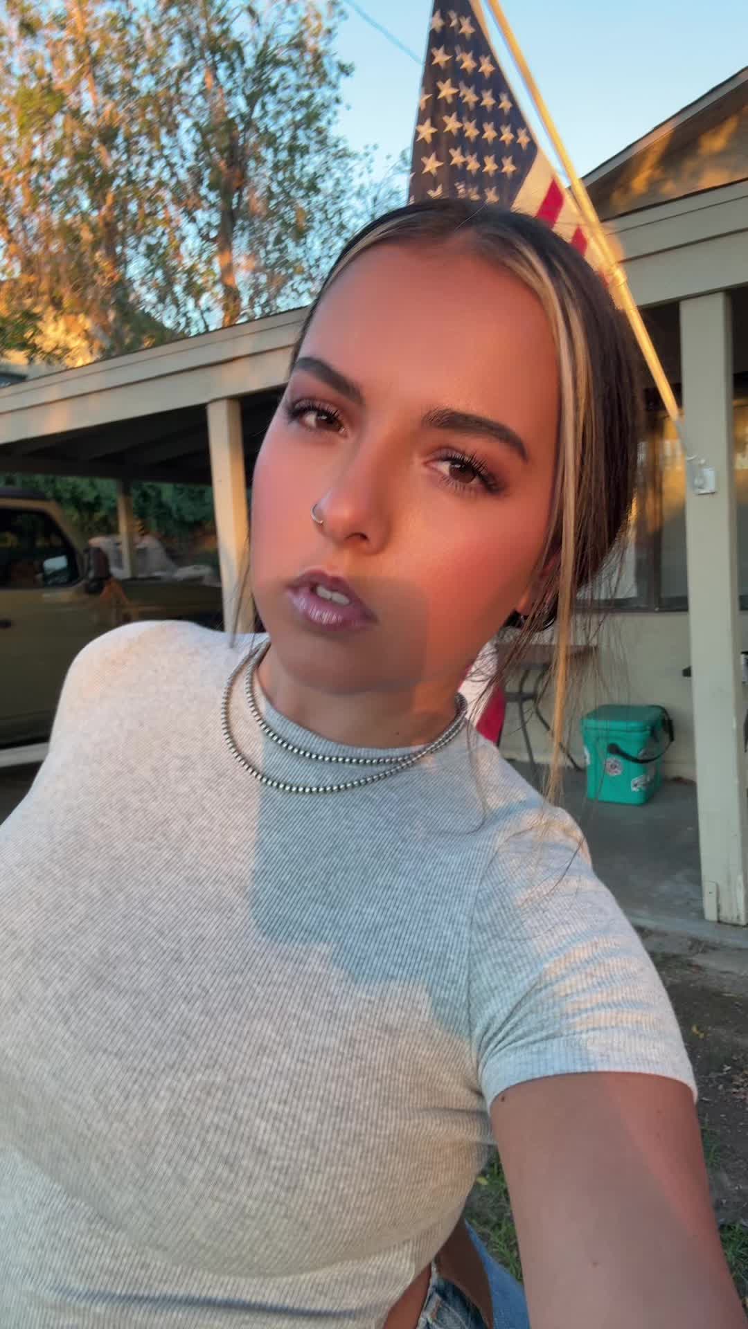 @pikivids_