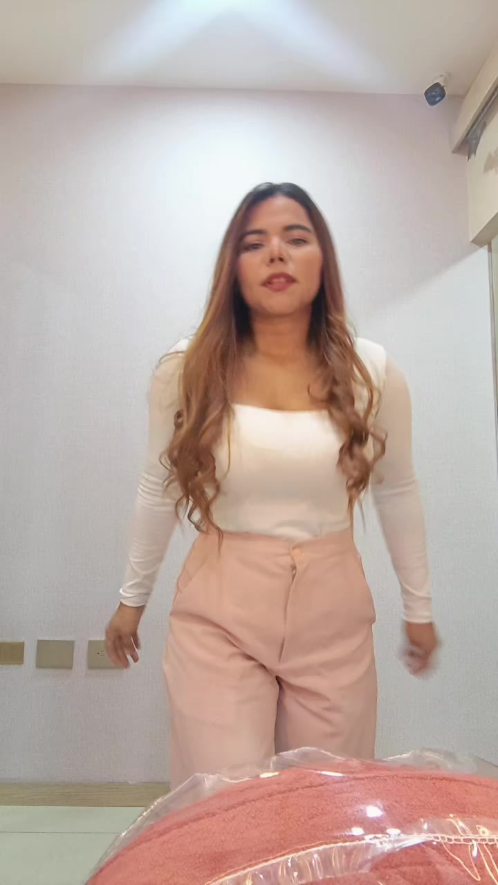 @NICOLE MENDOZA🍕🏖️