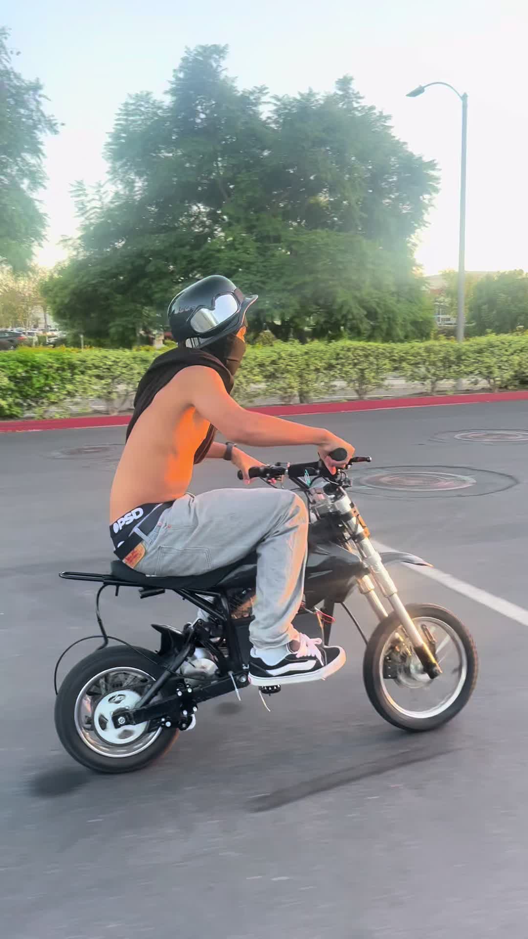 @rzr.max