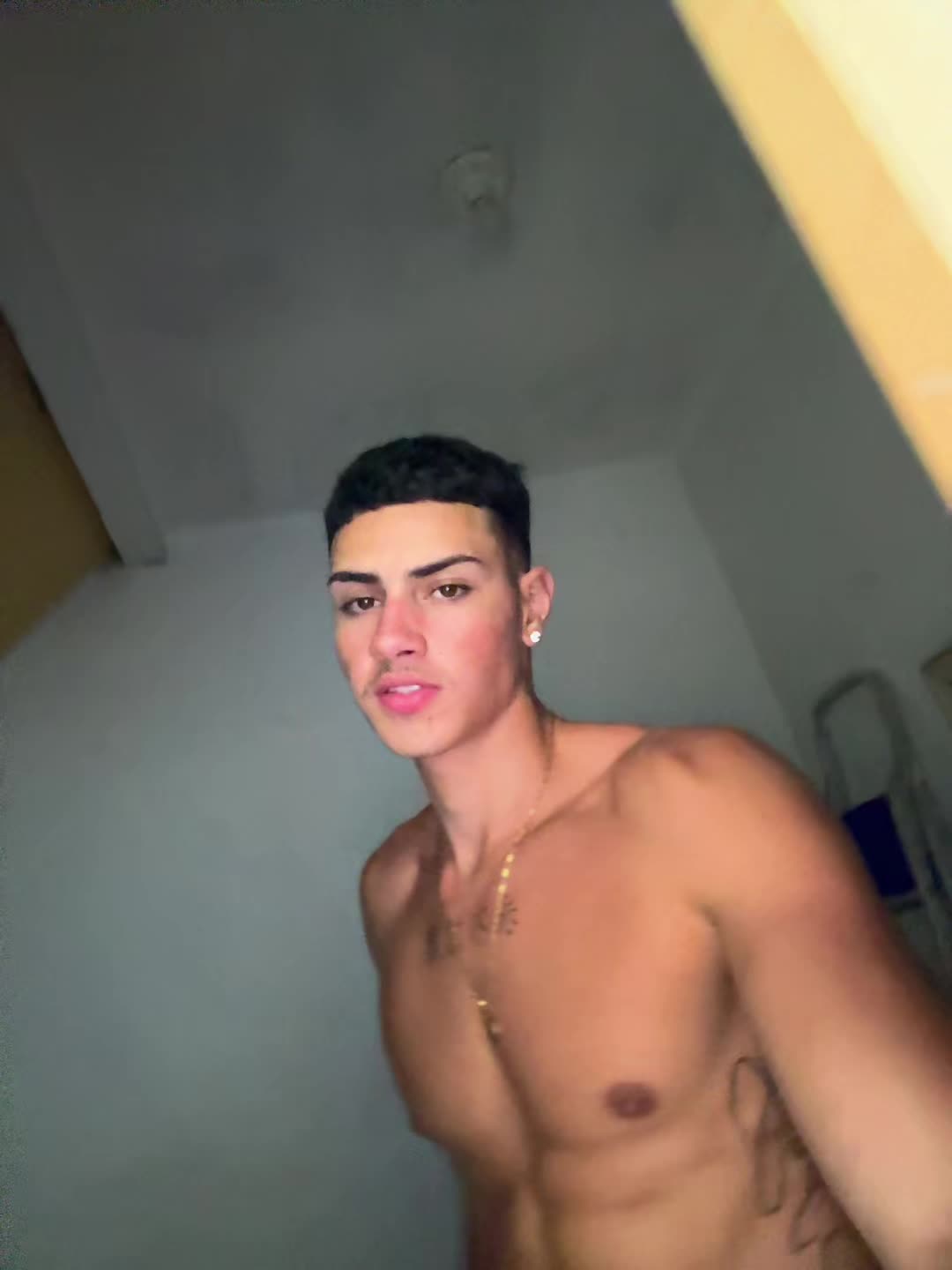@Brando23