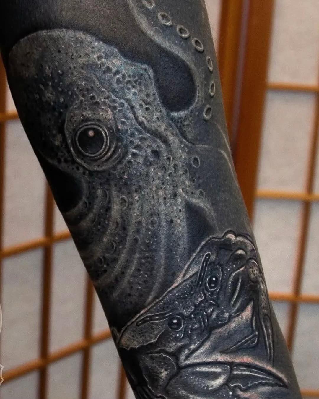 @WHITE ON BLACK TATTOO