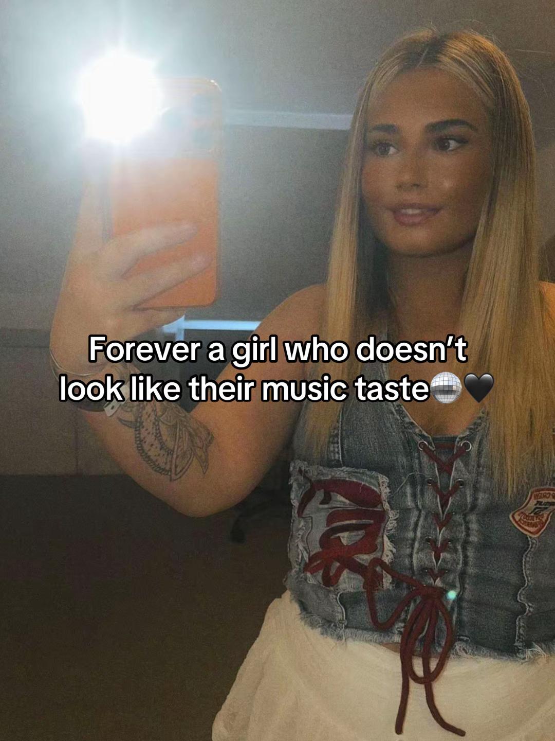 @𝒜𝒷𝒷𝒾ℯℒℴ𝓌𝒹ℯ𝓃🪩🍒