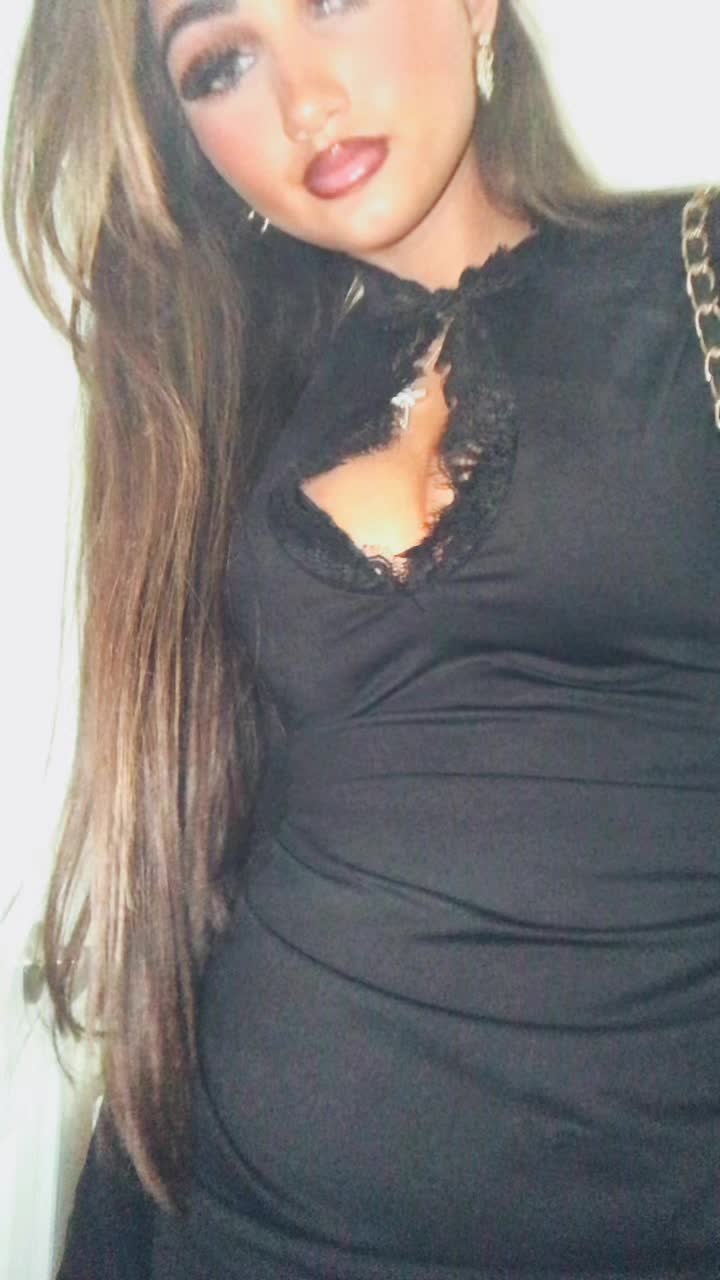 @𝒲𝒾𝓃𝓃𝒾ℯ 𝓂𝒶𝓇𝒾ℯ 👸🏽