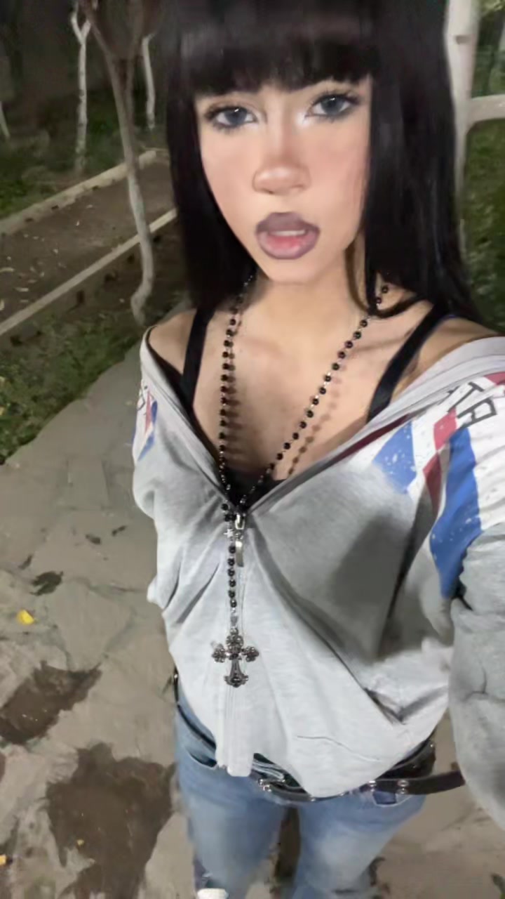 @Kiana8k