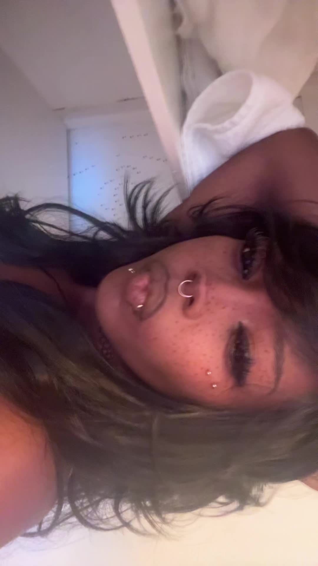 @￴
