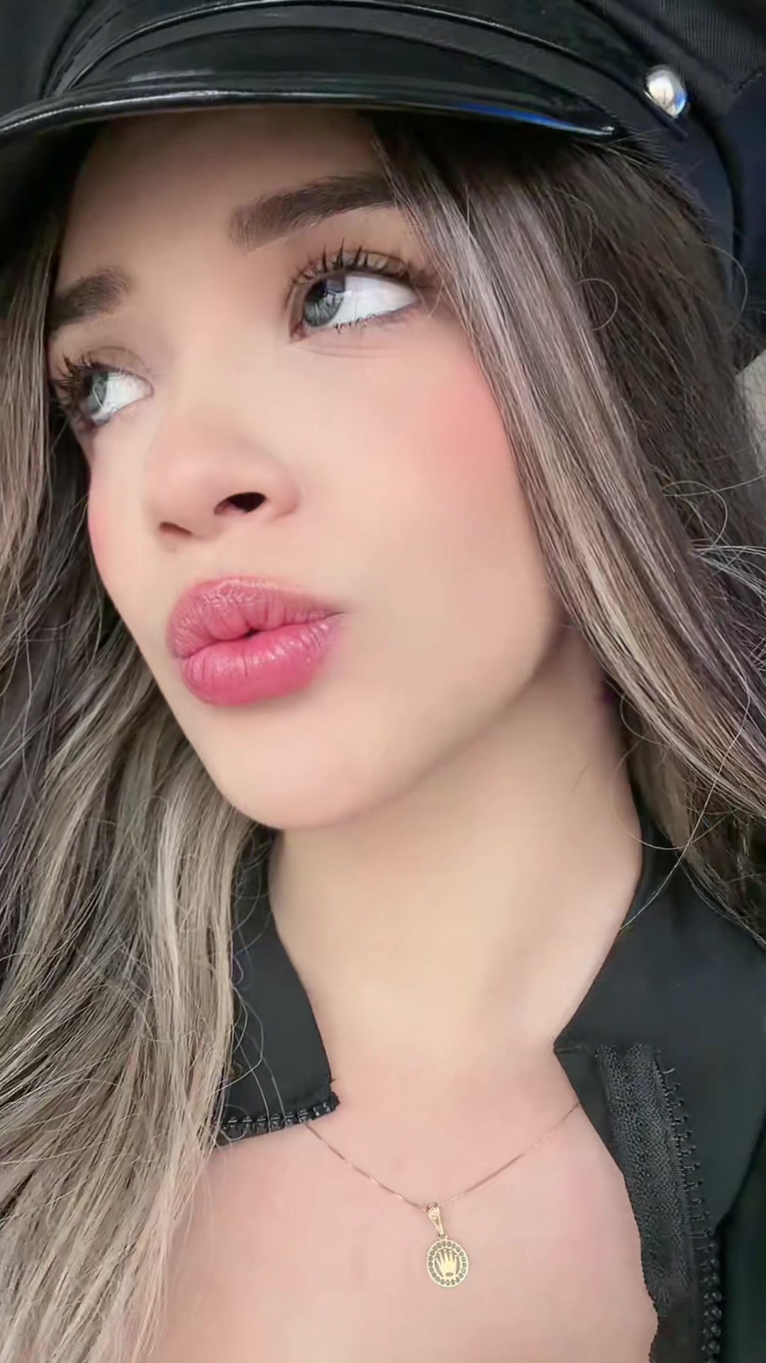 @Vhalery Reina 🕷️🤍