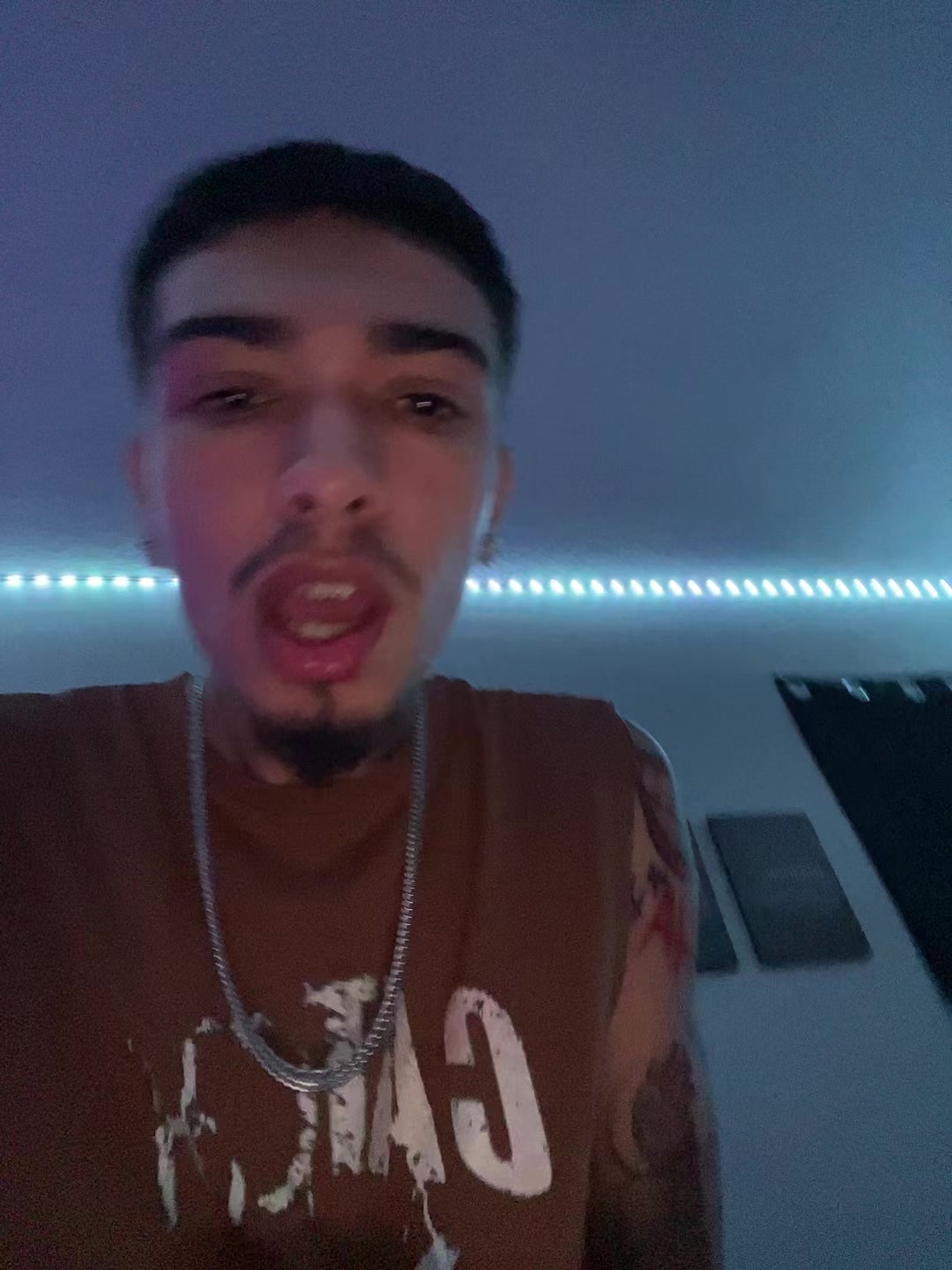 @￼