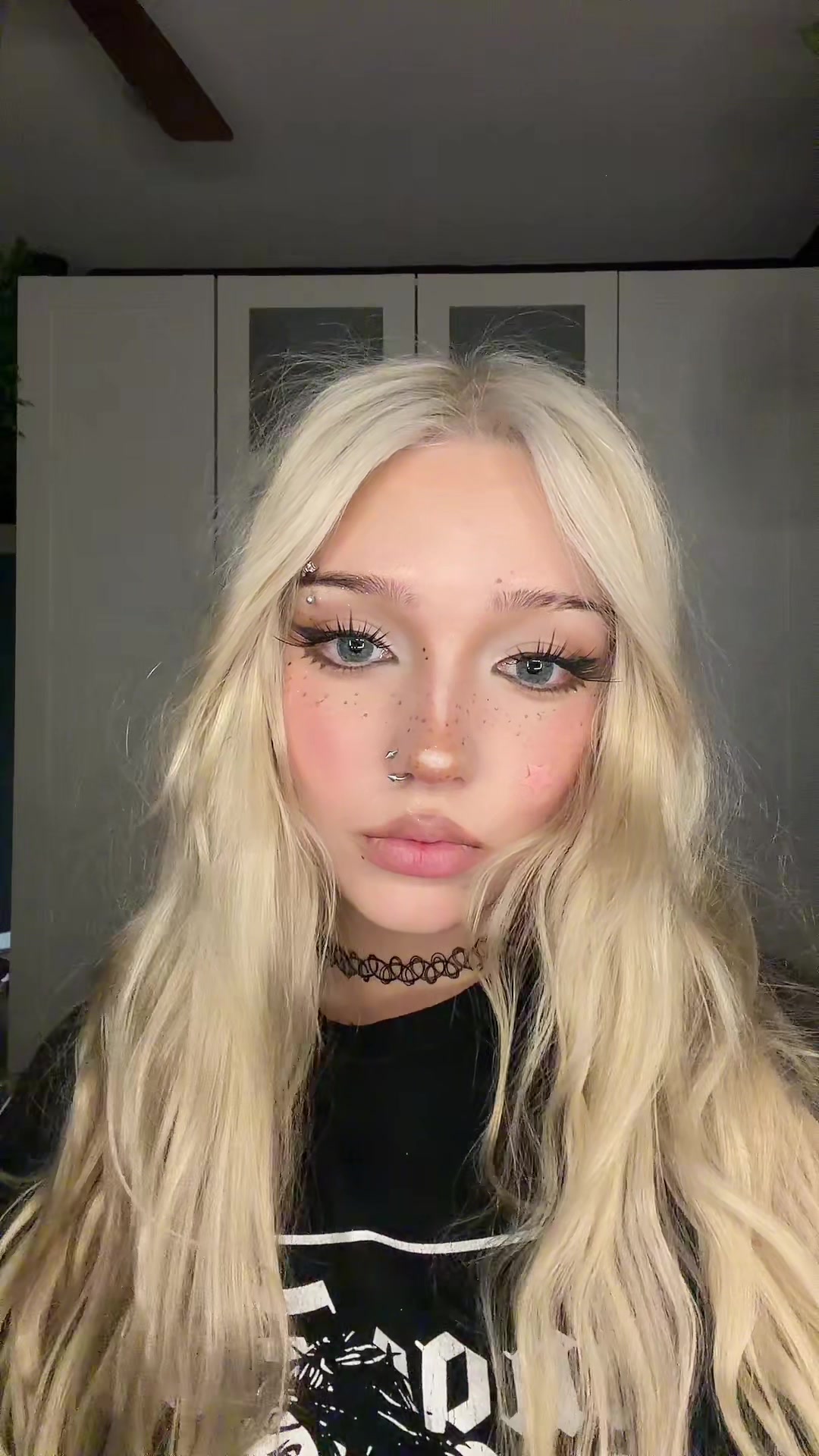 @￶