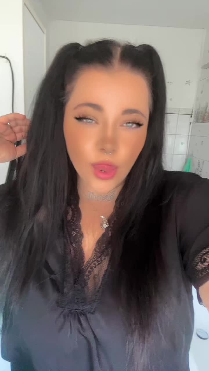@𝔏𝔢𝔞𝔫𝔫𝔢
