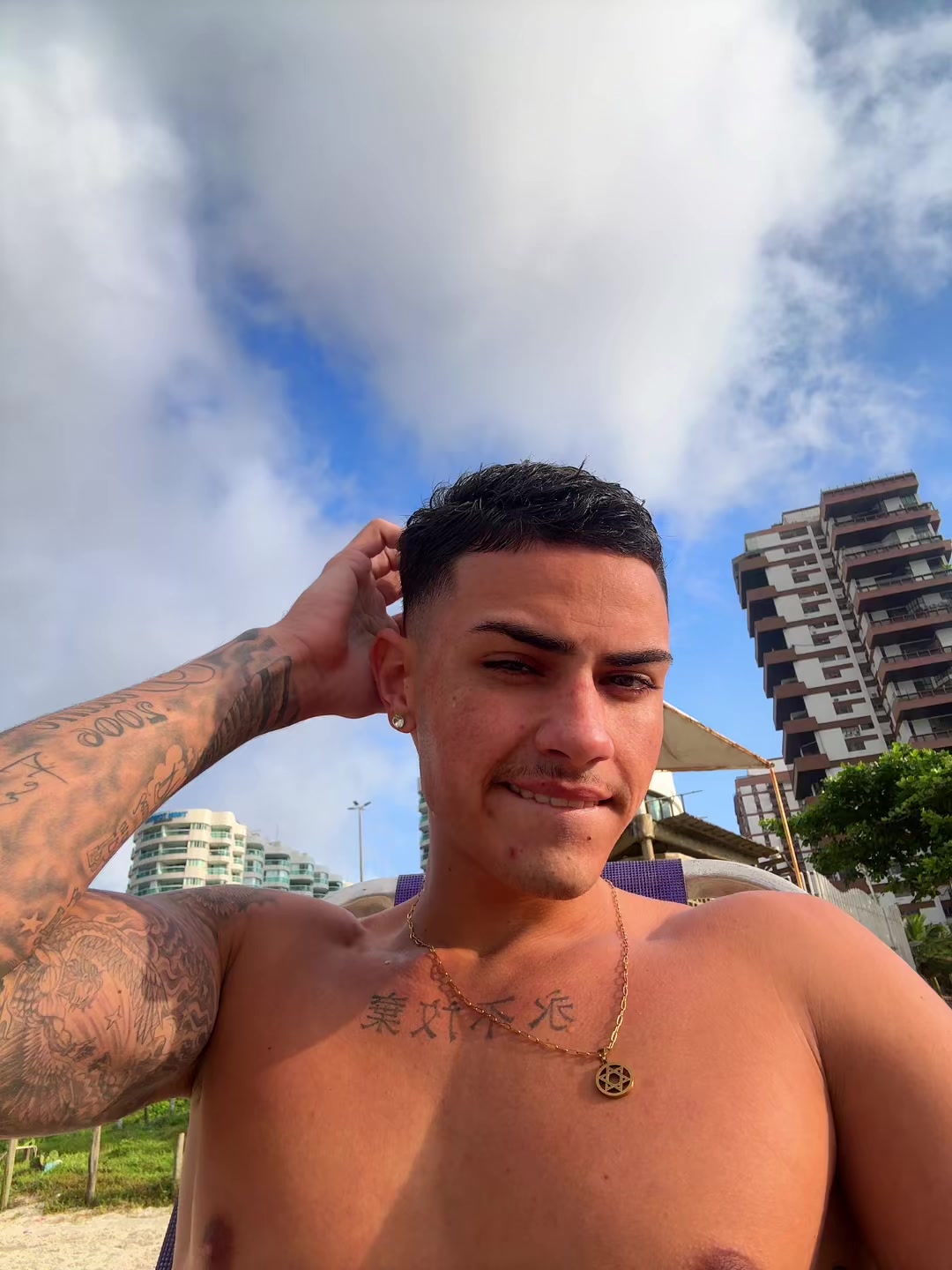@Brando23