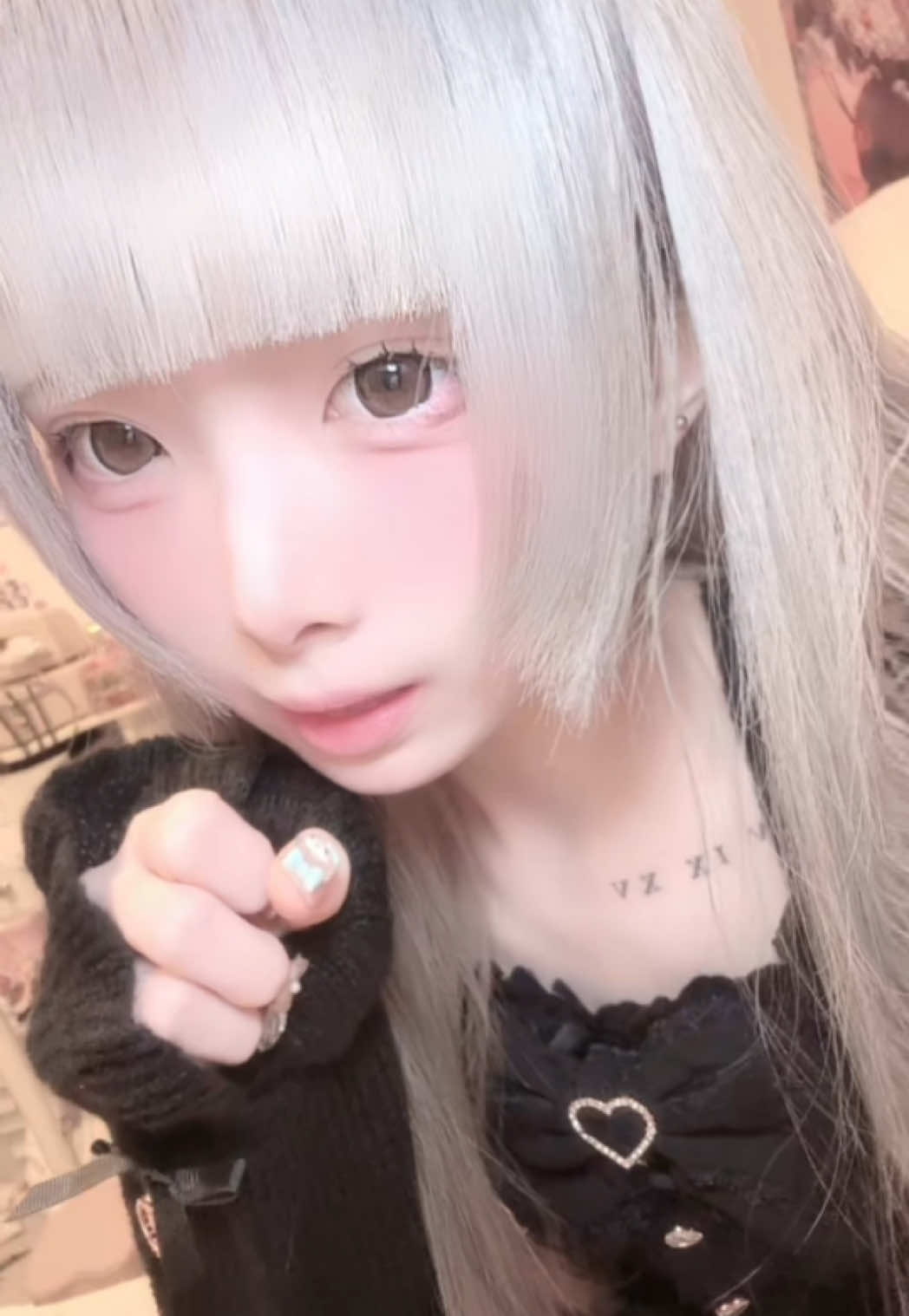 @にこ