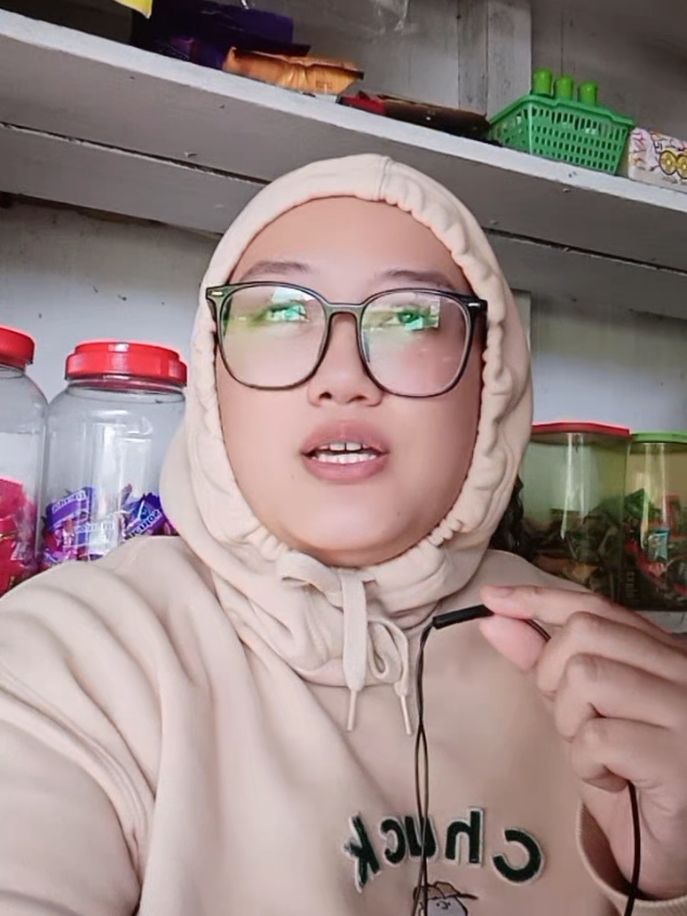 @Tia 🥸