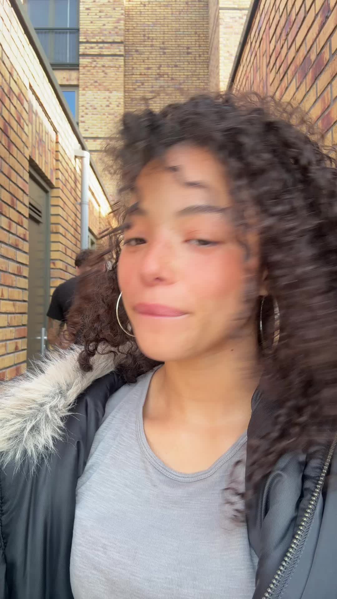 @A&iuml;sha Vis