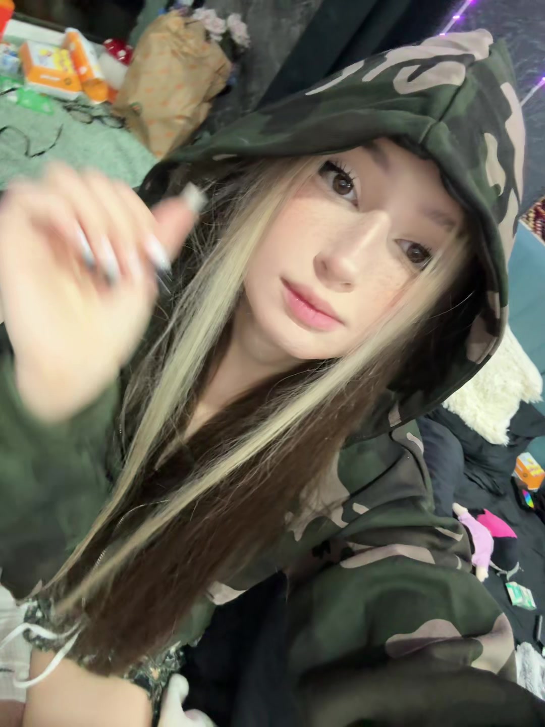 @Пчела