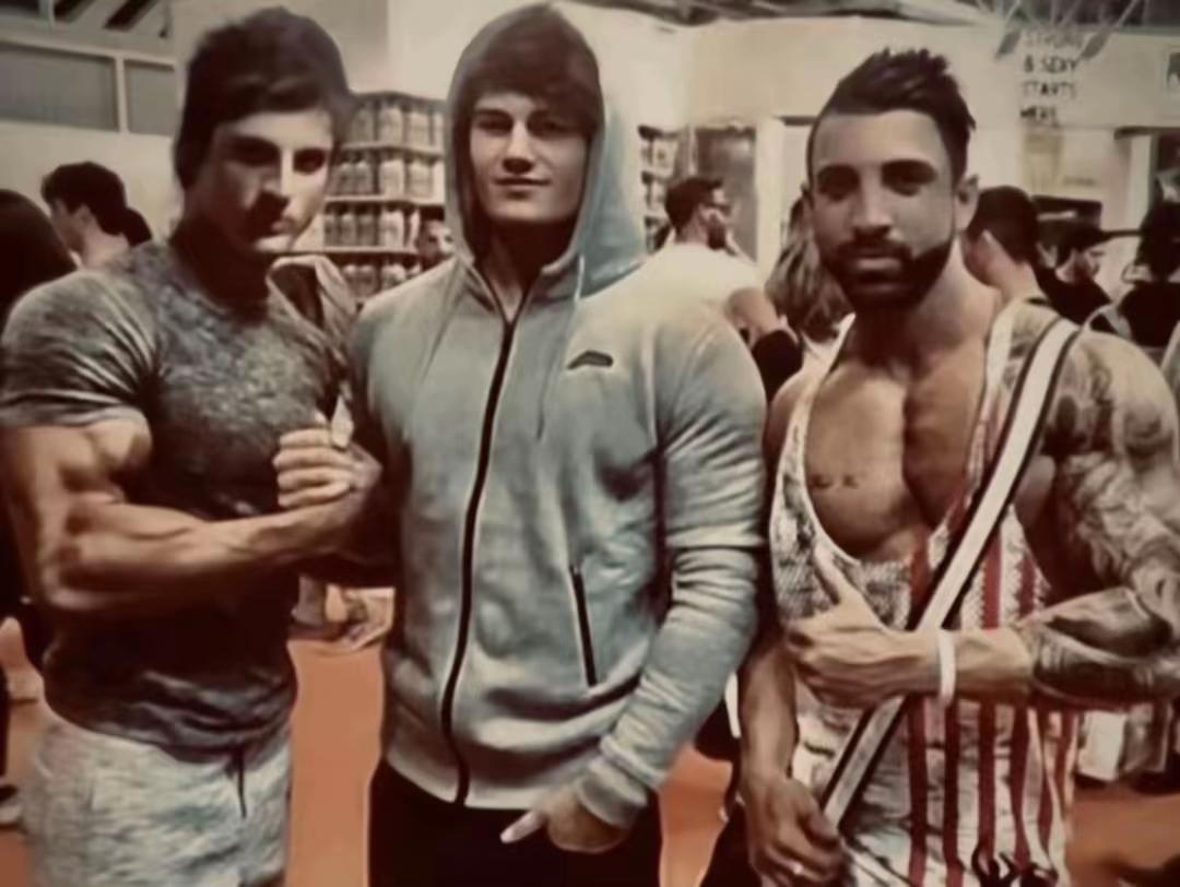 @Zyzz